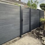 Geborsteld Zwart Met Poort